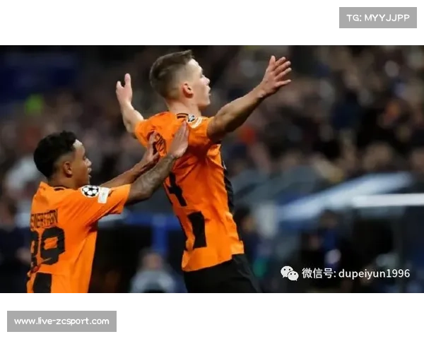 多特蒙德半场2-0领先斯图加特,埃姆雷·詹点射破门 多特蒙德半场2-0领先斯图加特,埃姆雷·詹点射破门